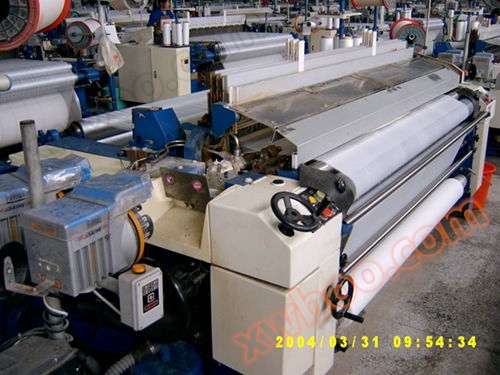 water jet loom
