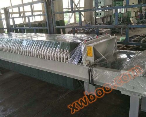 Manual compression filter press
